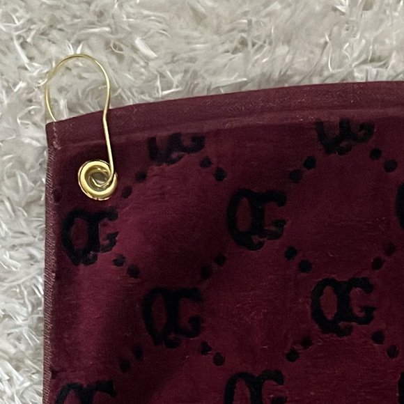 New $60 MRPs QUIET GOLF QG LINK TOWEL in Burgundy - Picture 14 of 14